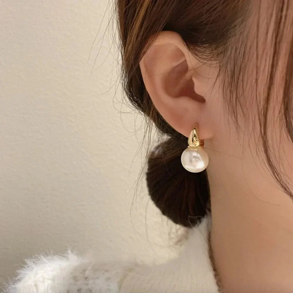 Gold Large Pearl Huggie Hoop Earrings Chunky Gold Statement Earrings - Picture 1 of 5